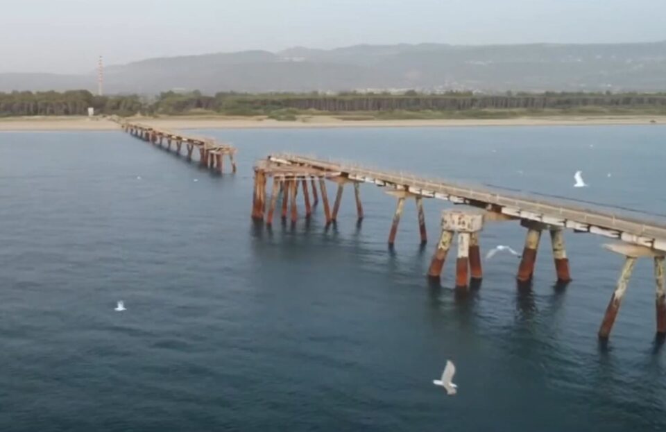 Questa sezione riguarda il pontile della SIR, antiche vestigia di un fallito sogno industriale del passato.